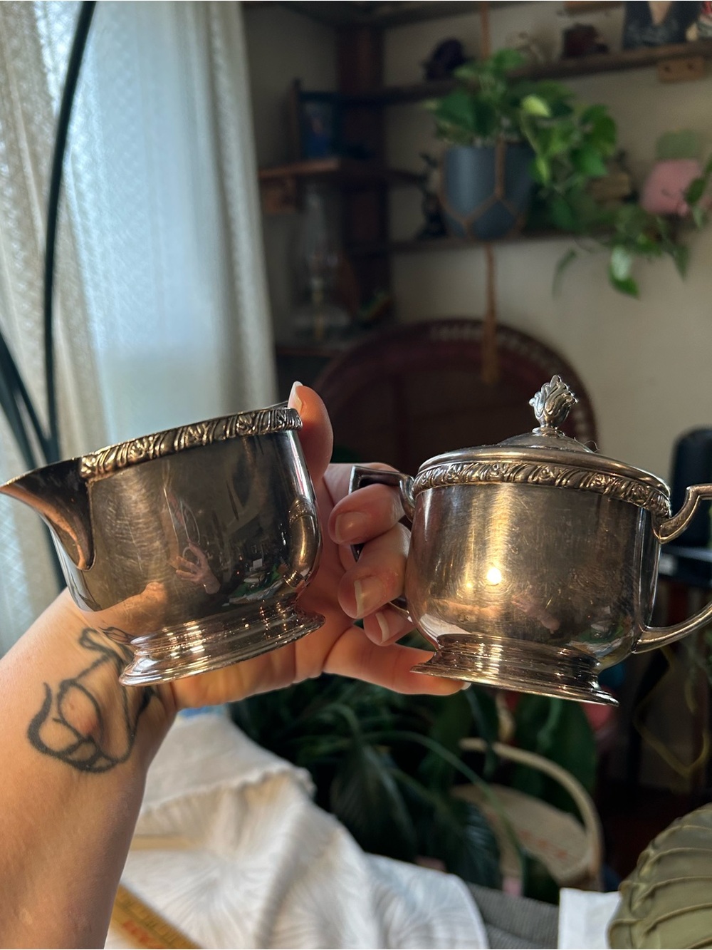 Vintage WM Rogers Berwick Pattern Matching Cream and Sugar Set